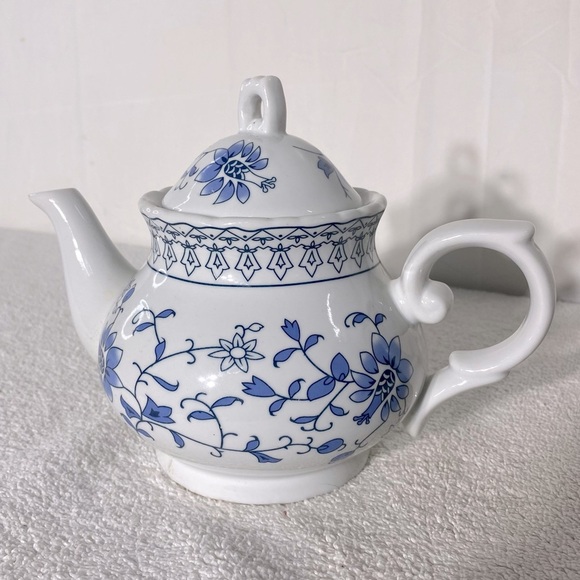 Vintage Blue White Floral Print Ceramic Teapot - Picture 8 of 12